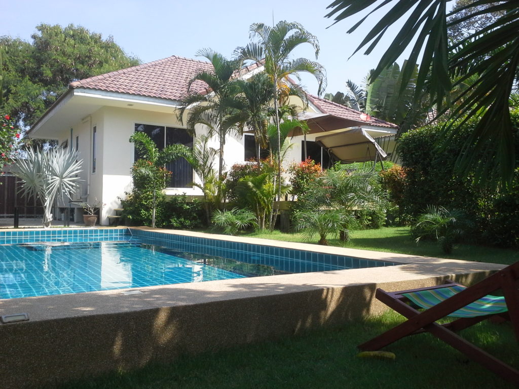 Pool Side Villa Bangsaray